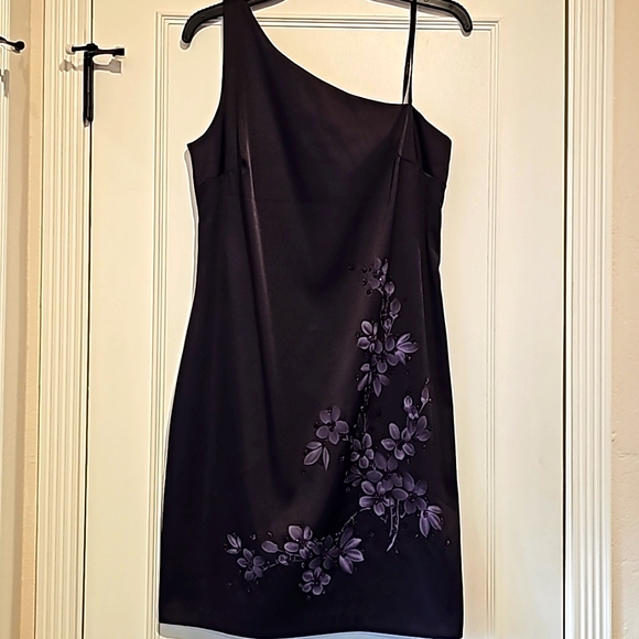 CDC Dress - Picture 1 of 8